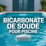 Piscine et bicarbonate de soude avec eau turquoise